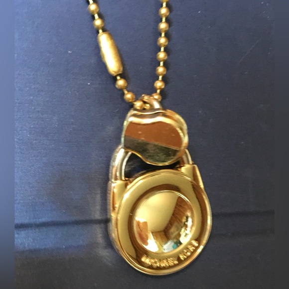 MICHAEL KORS GOLD TONE EMBOSSED LOCK CHARM BALLCHAIN KEY FOB KEYCHAIN HANGTAG - Picture 4 of 6